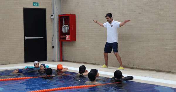 Clases de natación para adolescentes en Niza