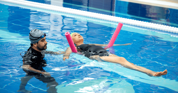Clases de natación para futuras mamás