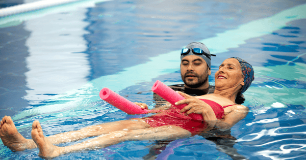 Clases de natación para Adultos Mayores: cuidando cuerpo y mente