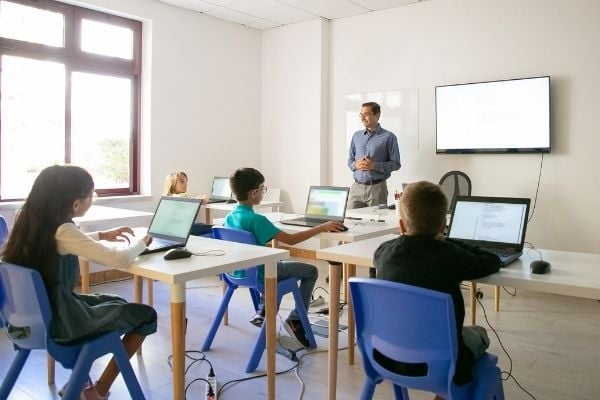 acilitar la modalidad educativa semipresenciall